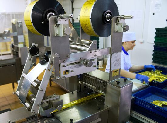 Production of B.Yu. Aleksandrov chocolate covered curd cheese bars