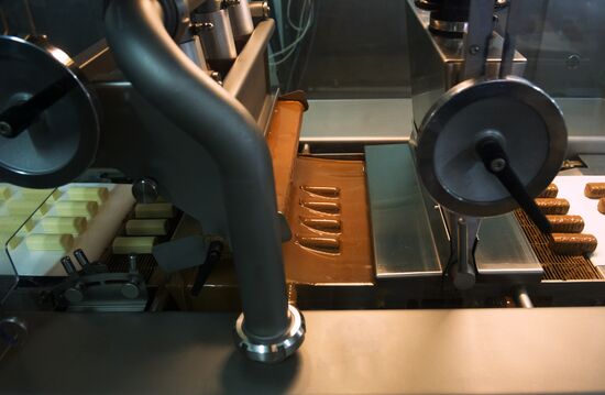 Production of B.Yu. Aleksandrov chocolate covered curd cheese bars