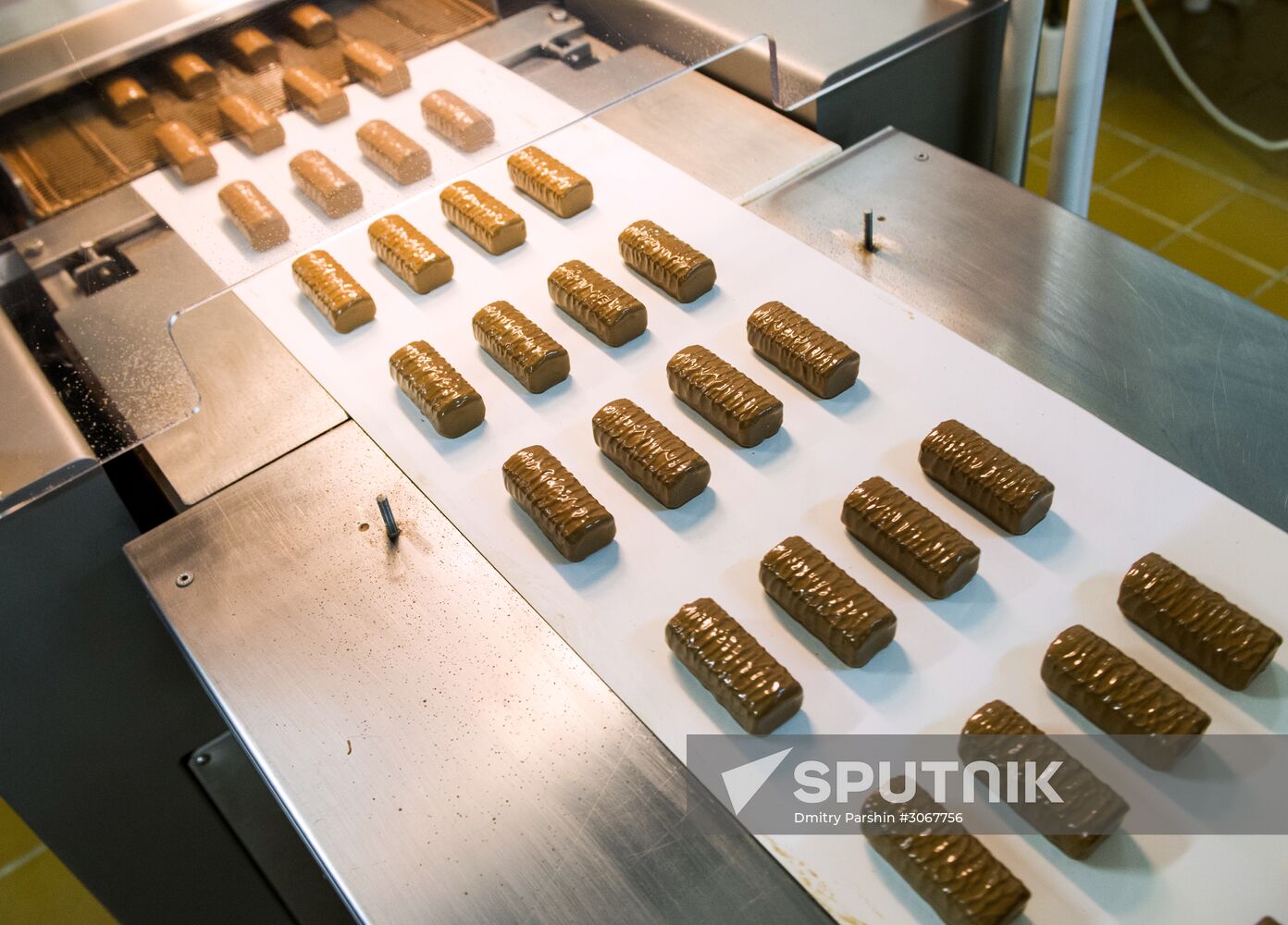 Production of B.Yu. Aleksandrov chocolate covered curd cheese bars