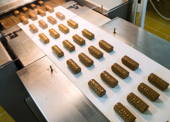 Production of B.Yu. Aleksandrov chocolate covered curd cheese bars