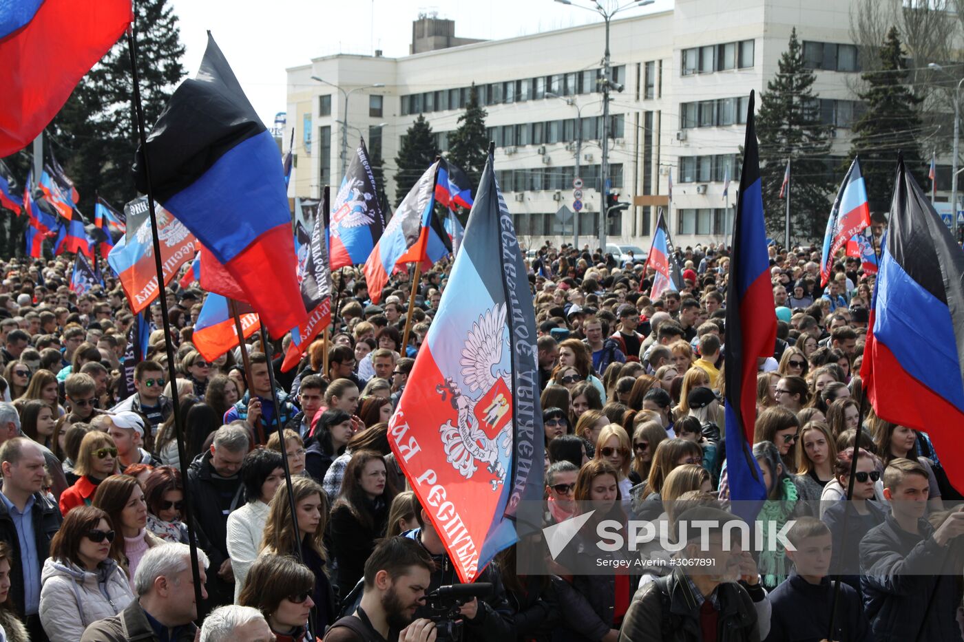 Rally in Donetsk marks anniversary of Donetsk People's Republic