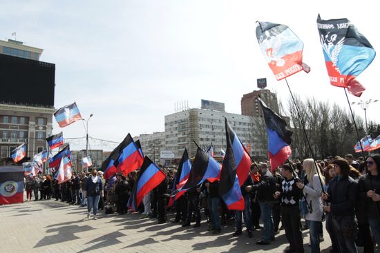 Rally in Donetsk marks anniversary of Donetsk People's Republic