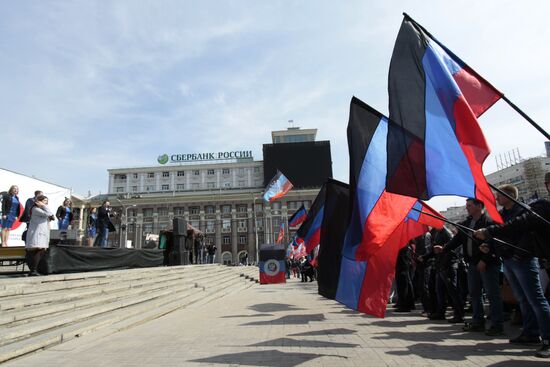 Rally in Donetsk marks anniversary of Donetsk People's Republic