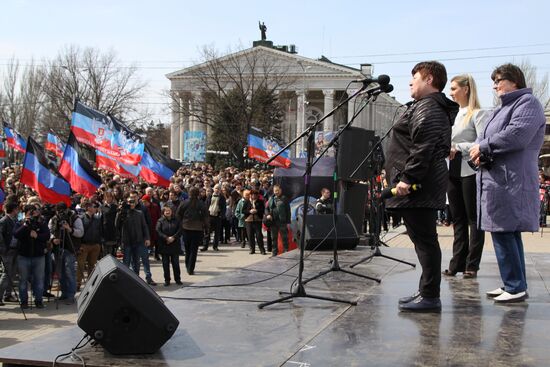 Rally in Donetsk marks anniversary of Donetsk People's Republic