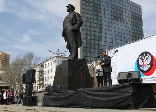 Rally in Donetsk marks anniversary of Donetsk People's Republic