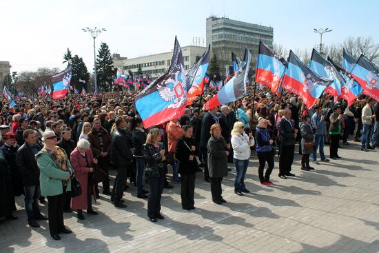 Rally in Donetsk marks anniversary of Donetsk People's Republic