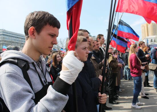 Rally in Donetsk marks anniversary of Donetsk People's Republic