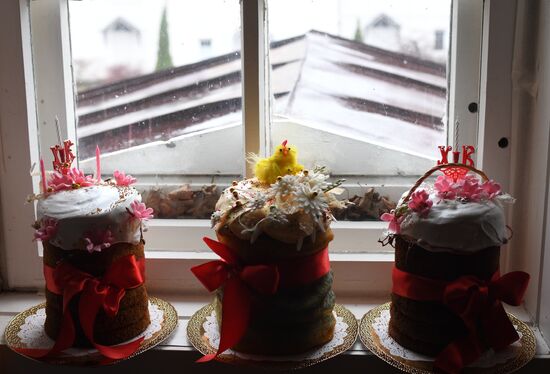 Easter cakes baked in a convent, Kaluga Region