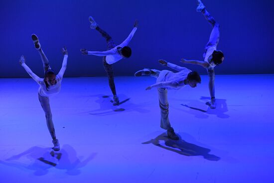 Theoretical Model of Absolute Freedom and Five performances as part of Golden Mask festival