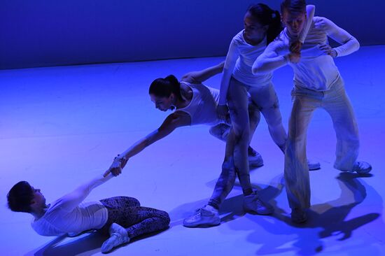 Theoretical Model of Absolute Freedom and Five performances as part of Golden Mask festival