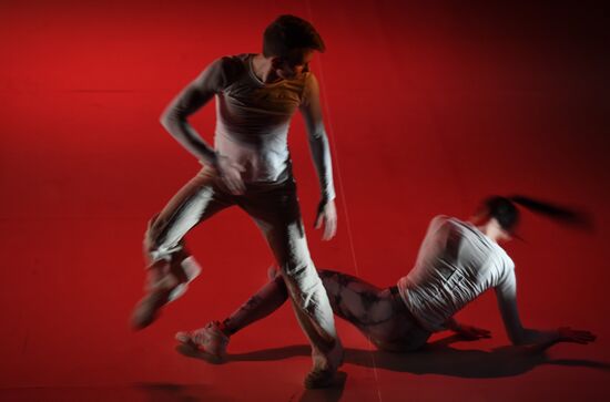 Theoretical Model of Absolute Freedom and Five performances as part of Golden Mask festival