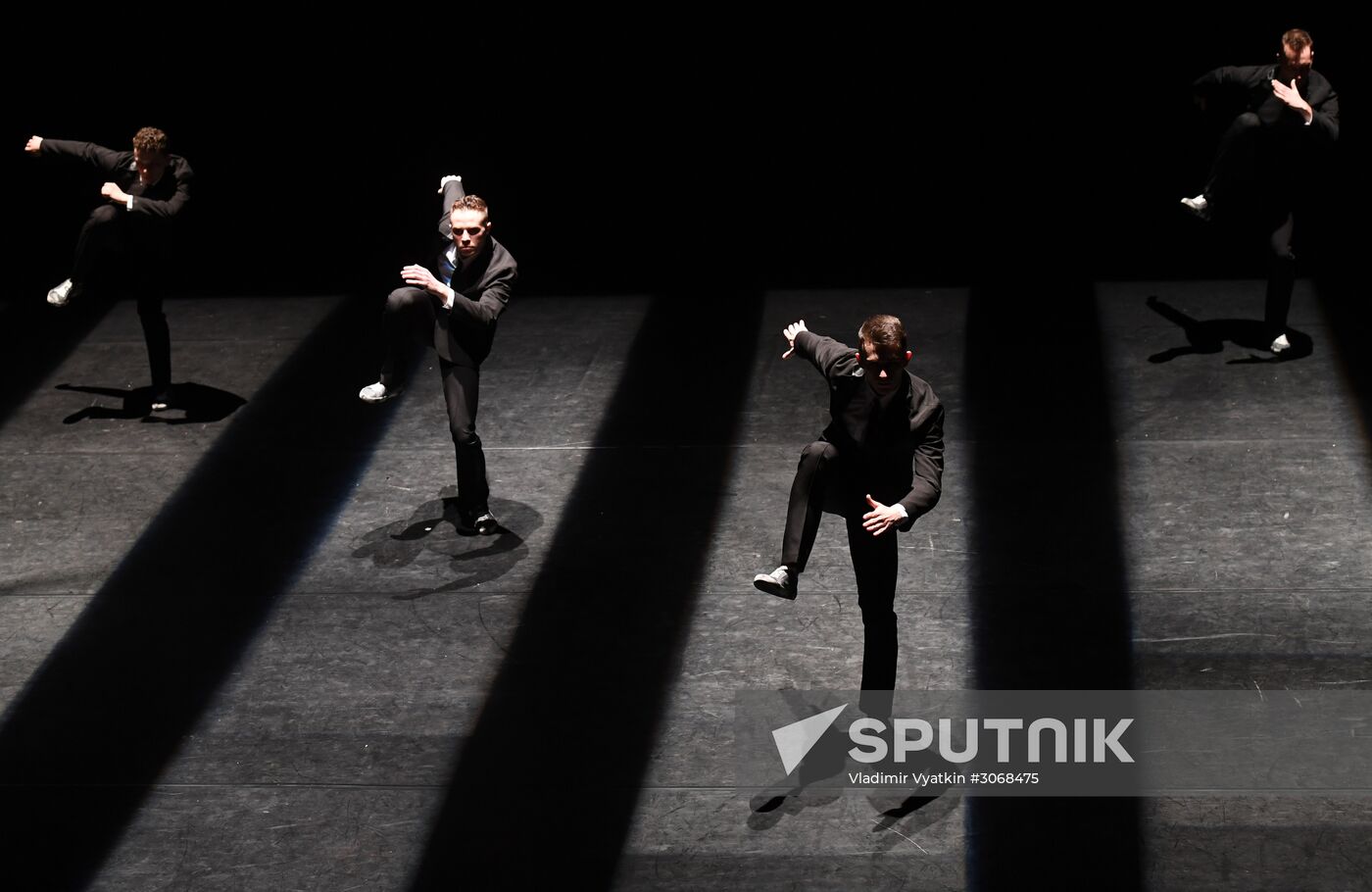 Theoretical Model of Absolute Freedom and Five performances as part of Golden Mask festival