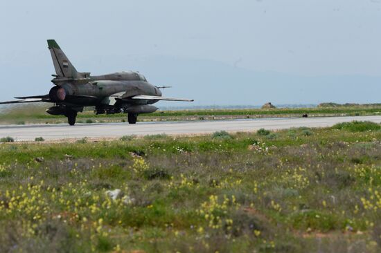 Syrian Air Forces resume flights from Ash Sha'irat air base