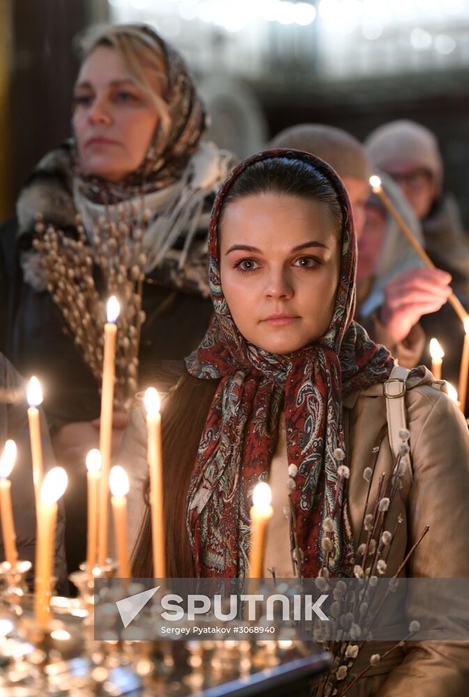 Patriarchal service on the eve of Palm Sunday in Cathedral of Christ the Savior