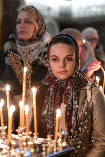 Patriarchal service on the eve of Palm Sunday in Cathedral of Christ the Savior