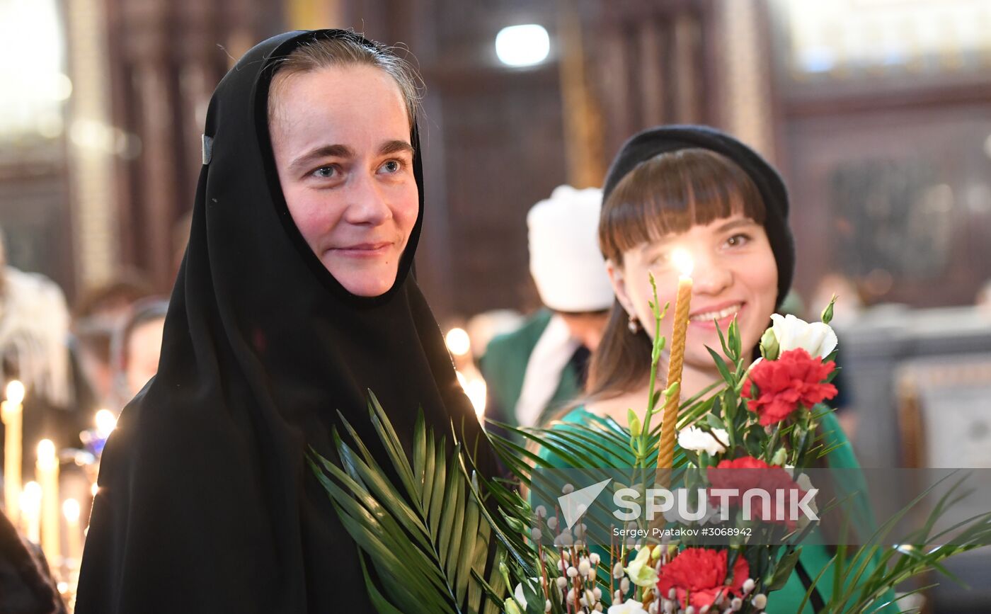 Patriarchal service on the eve of Palm Sunday in Cathedral of Christ the Savior