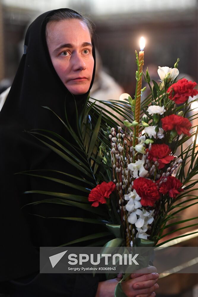 Patriarchal service on the eve of Palm Sunday in Cathedral of Christ the Savior