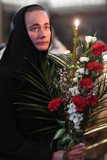 Patriarchal service on the eve of Palm Sunday in Cathedral of Christ the Savior