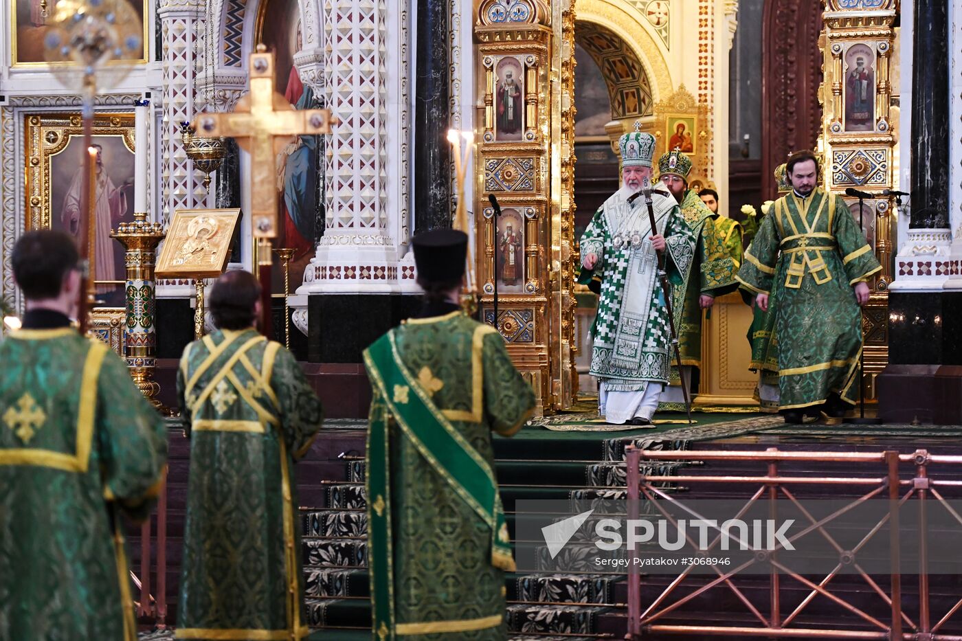 Patriarchal service on the eve of Palm Sunday in Cathedral of Christ the Savior