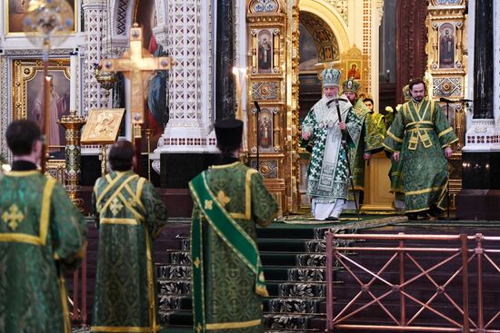 Patriarchal service on the eve of Palm Sunday in Cathedral of Christ the Savior
