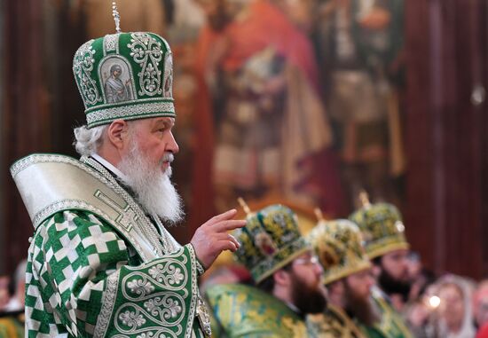 Patriarchal service on the eve of Palm Sunday in Cathedral of Christ the Savior