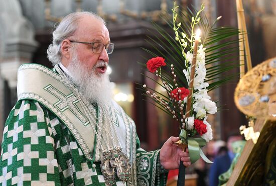 Patriarchal service on the eve of Palm Sunday in Cathedral of Christ the Savior