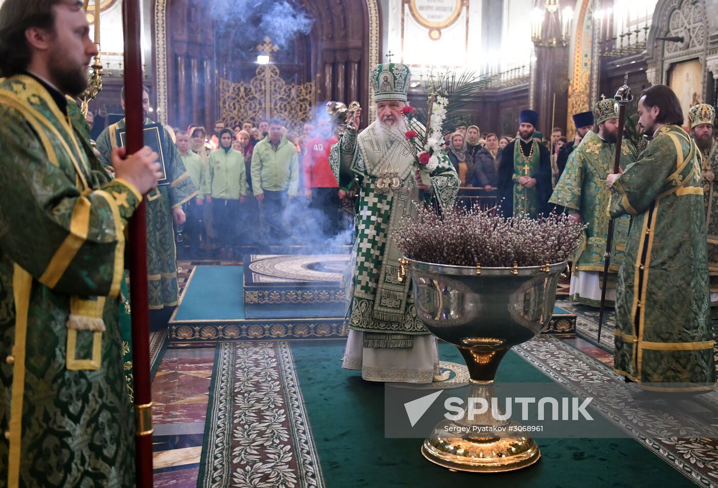 Patriarchal service on the eve of Palm Sunday in Cathedral of Christ the Savior