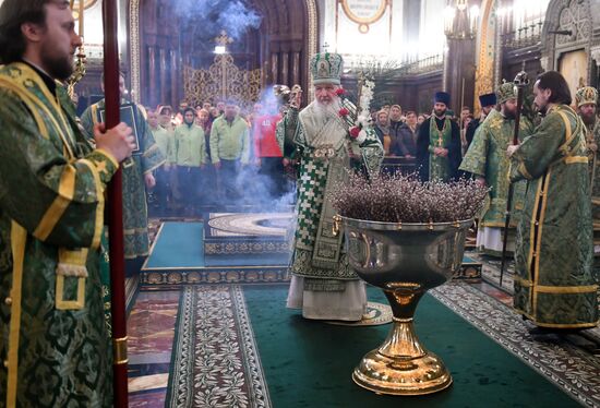 Patriarchal service on the eve of Palm Sunday in Cathedral of Christ the Savior