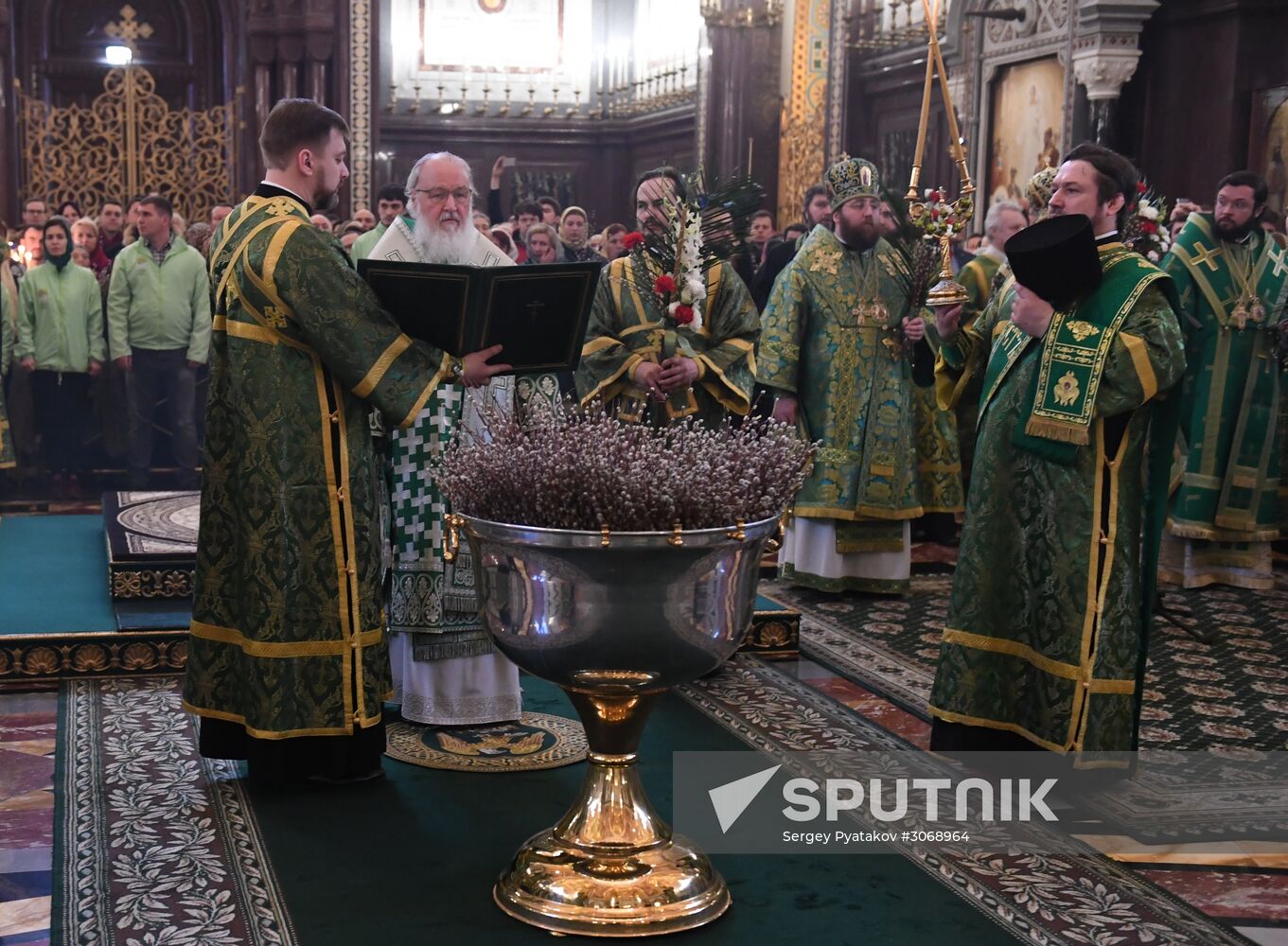 Patriarchal service on the eve of Palm Sunday in Cathedral of Christ the Savior