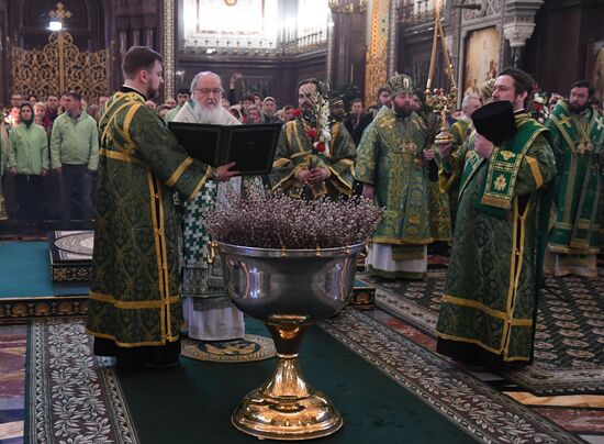 Patriarchal service on the eve of Palm Sunday in Cathedral of Christ the Savior