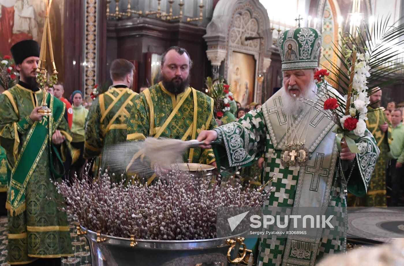 Patriarchal service on the eve of Palm Sunday in Cathedral of Christ the Savior