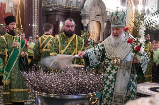 Patriarchal service on the eve of Palm Sunday in Cathedral of Christ the Savior