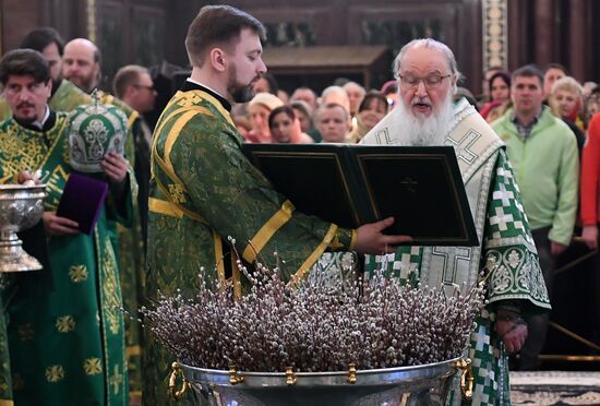 Patriarchal service on the eve of Palm Sunday in Cathedral of Christ the Savior