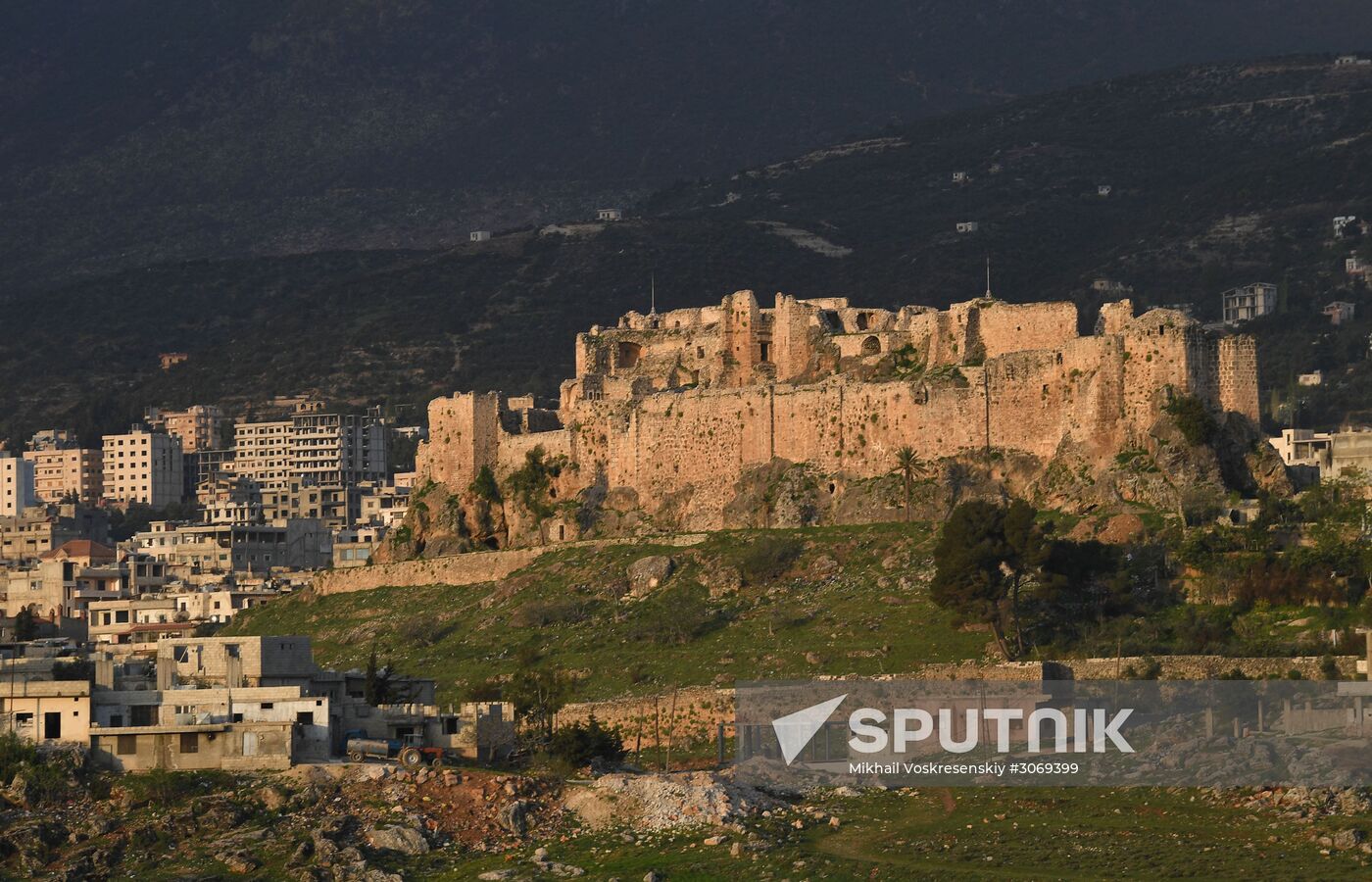 Views of Syria between Hama and Tishreen