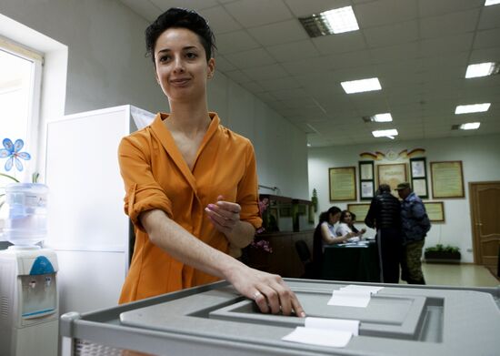 South Ossetia holds presidential election and South Ossetian presidential election and referendum on renaming the republic