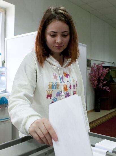 South Ossetia holds presidential election and South Ossetian presidential election and referendum on renaming the republic