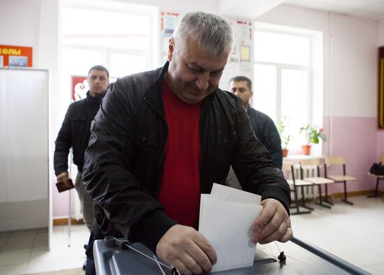 South Ossetia holds presidential election and South Ossetian presidential election and referendum on renaming the republic