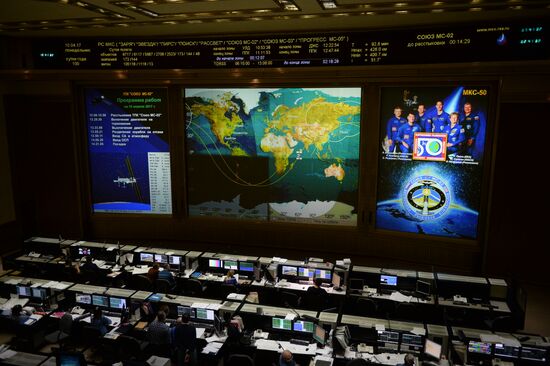 Mission control center conducts undocking and landing of Soyuz MS-02 manned spacecraft