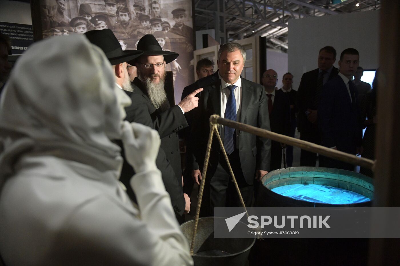 Russian State Duma Chairman Vyacheslav Volodin visits Jewish Museum and Tolerance Center