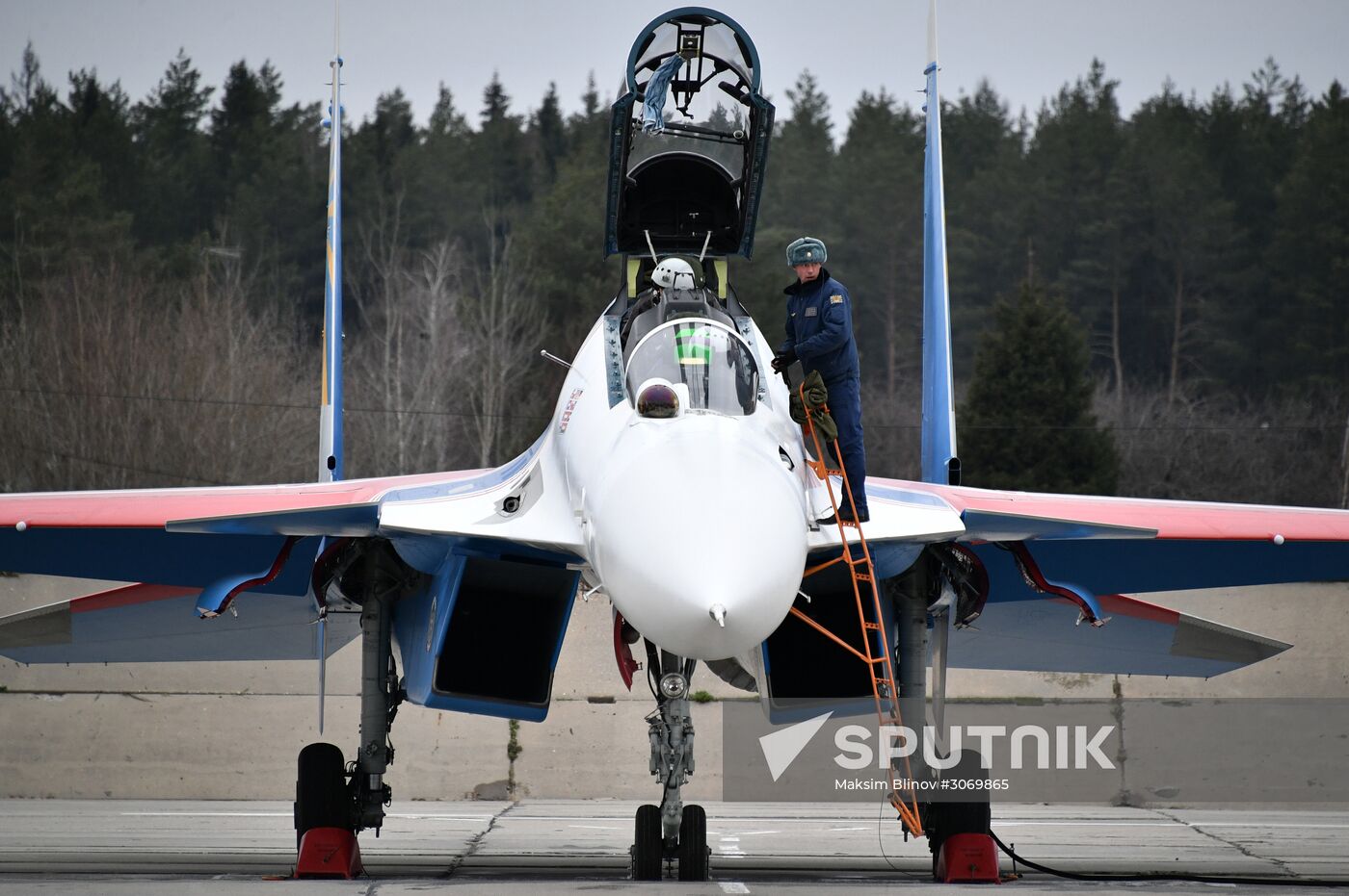 A Su-30SM multipurpose fighter jet of the Russian Knights aerobatic display team before a rehearsal of the Victory Day parade air show. Location: Russia, Moscow region, Kubinka. Author: Maksim Blinov/Sputnik. Rehearsal of Victory Day parade air show