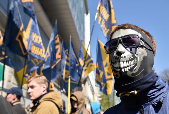 Radicals stage protests at Sberbank branches in Ukraine