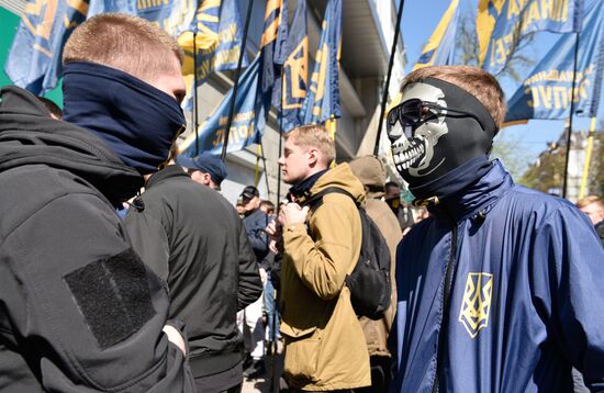 Radicals stage protests at Sberbank branches in Ukraine