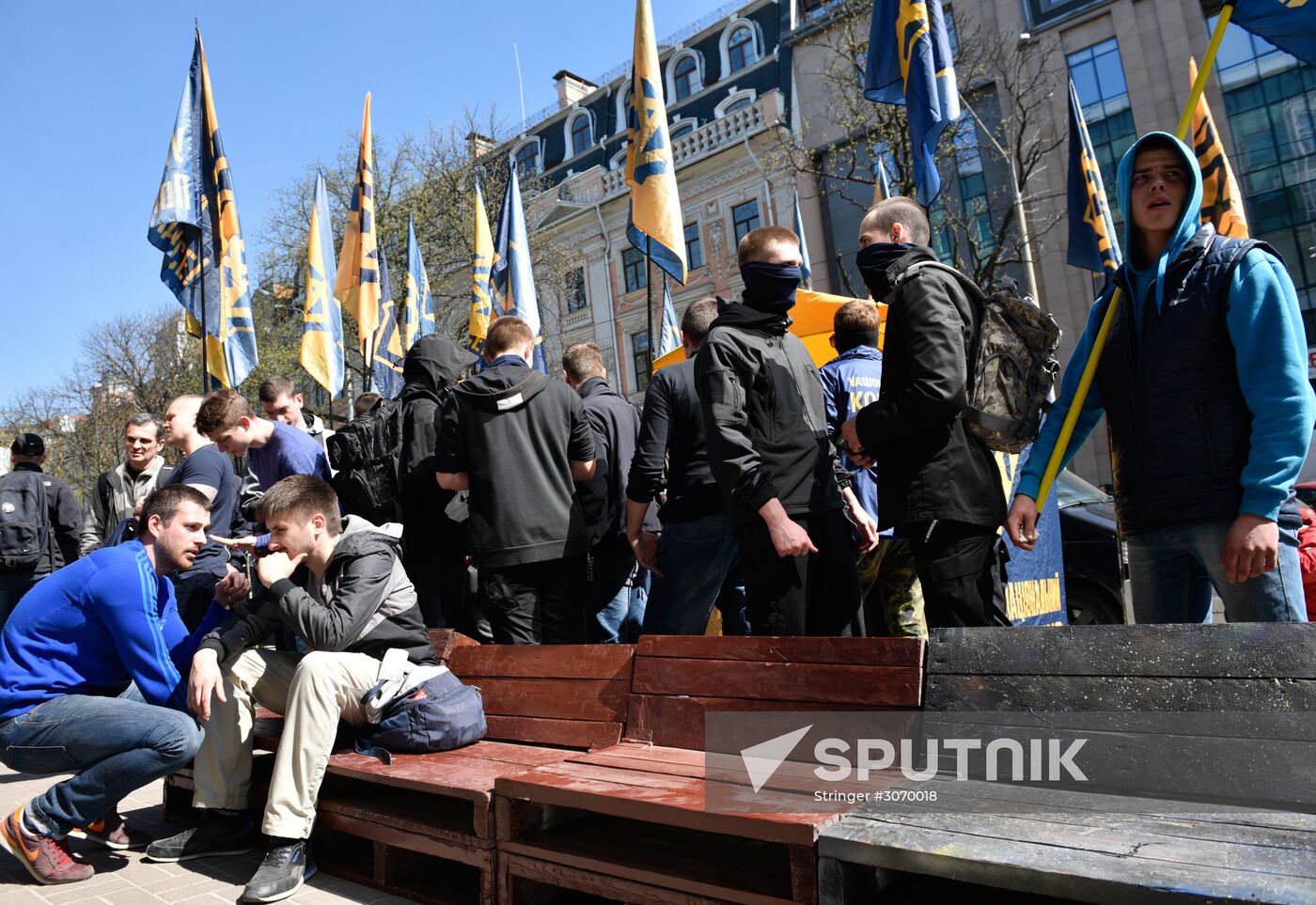 Radicals stage protests at Sberbank branches in Ukraine