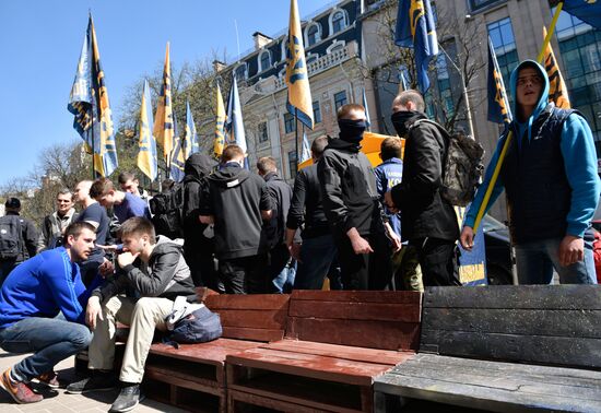 Radicals stage protests at Sberbank branches in Ukraine