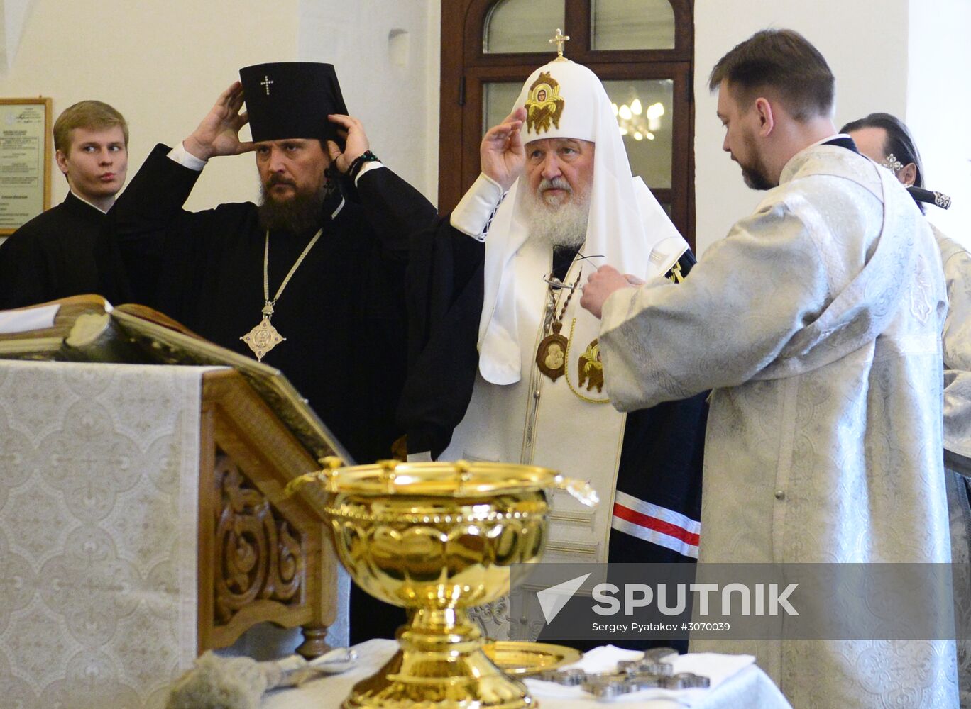 Prayer for the preparation of Chrism in Donskoy Monastery's Small Cathedral