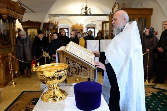 Prayer for the preparation of Chrism in the Donskoy monastery's Small Cathedral