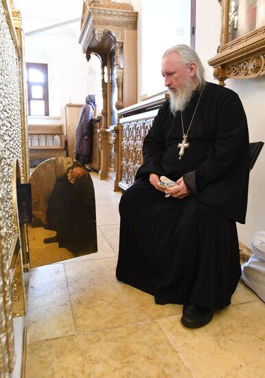 Prayer for the preparation of Chrism in the Donskoy monastery's Small Cathedral
