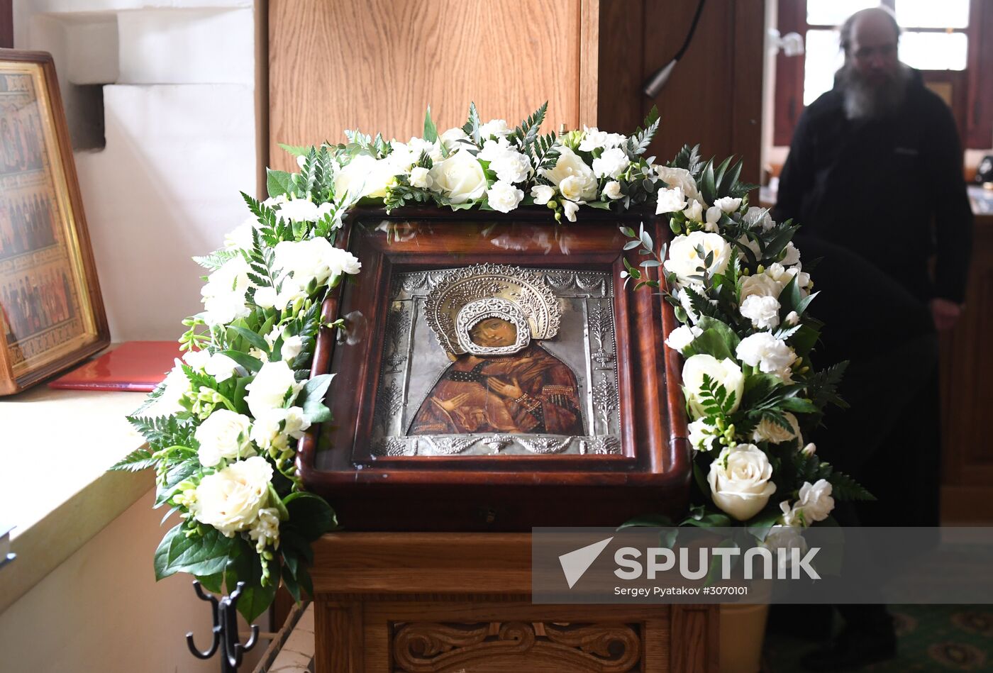 Prayer for the preparation of Chrism in the Donskoy monastery's Small Cathedral