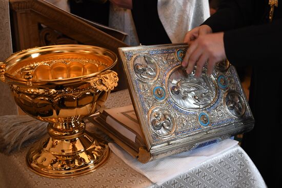 Prayer for the preparation of Chrism in the Donskoy monastery's Small Cathedral