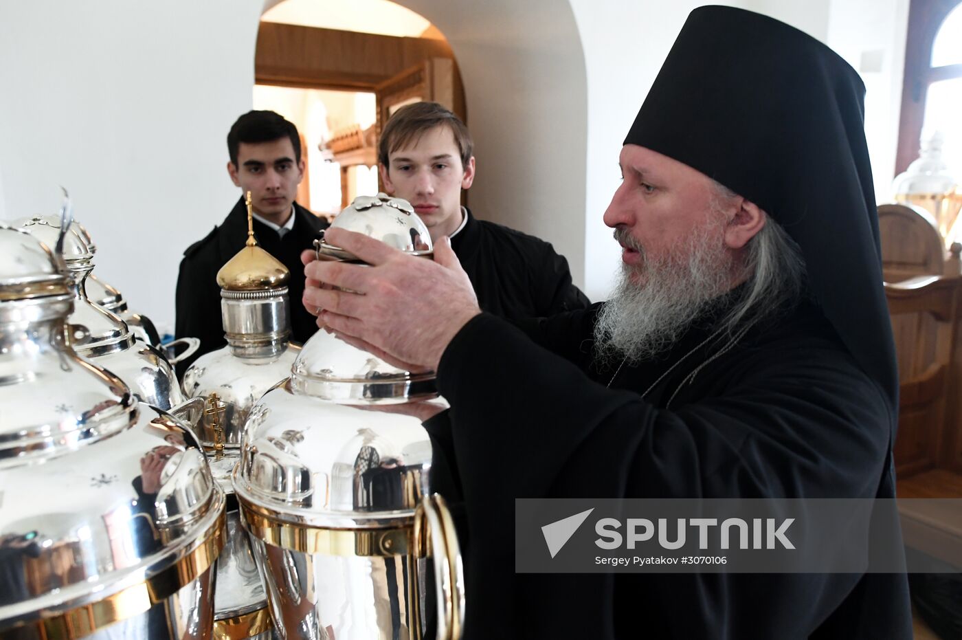 Prayer for the preparation of Chrism in the Donskoy monastery's Small Cathedral